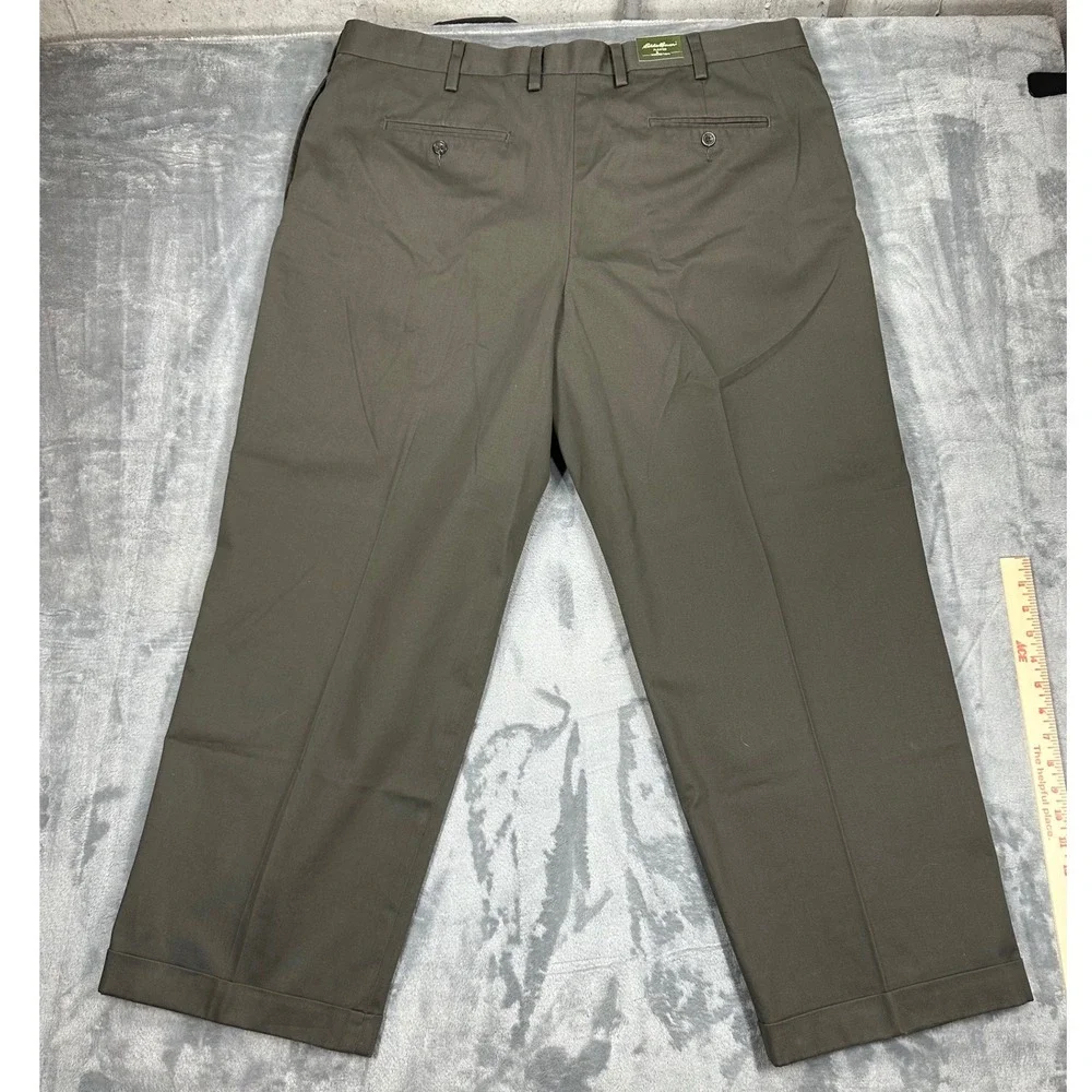 Eddie Bauer Mens 42x30 Relaxed Fit‎ Pleated Chinos Dark Olive Nano-Tex 3884 NWT